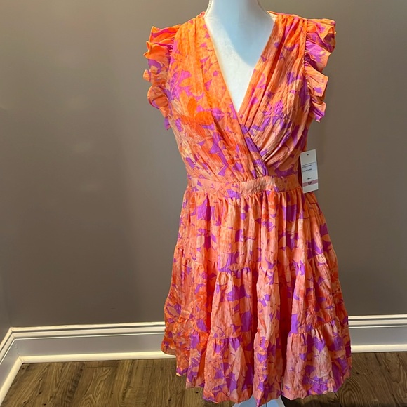 Taylor Floral Print Bubble Crepe V-Neck Flutter Cap Sleeve Pleated Mini Dress - Picture 1 of 10